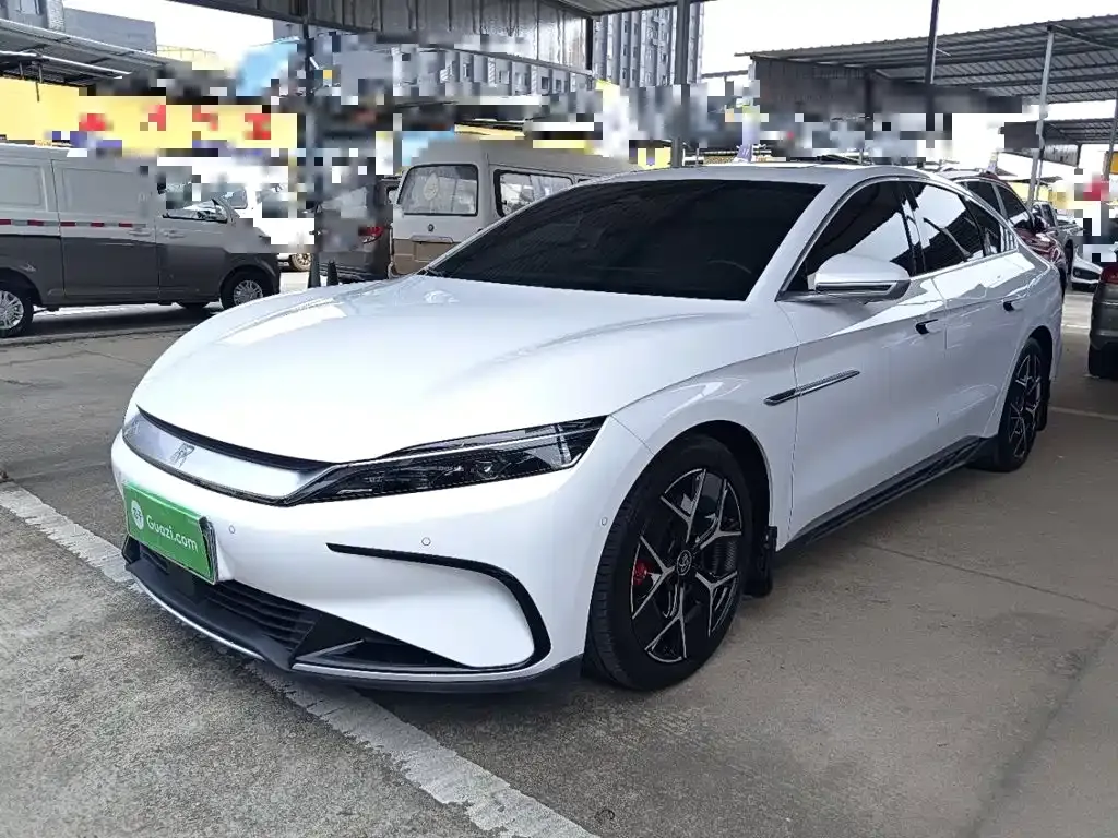 BYD Han — фото 10