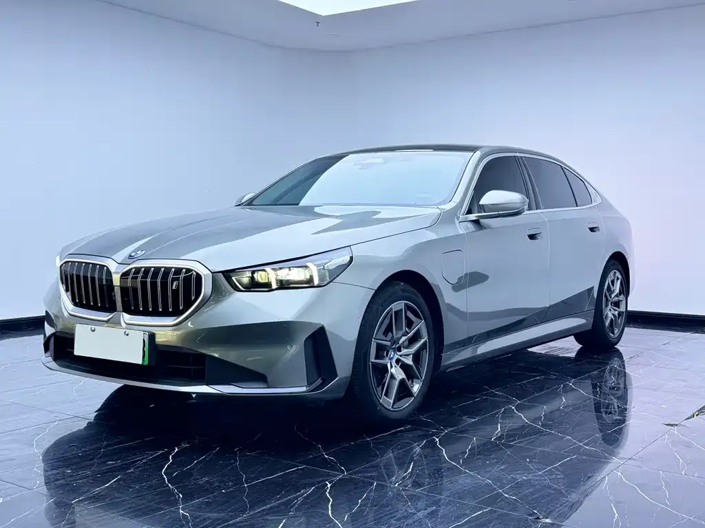 BMW i5 — фото 1