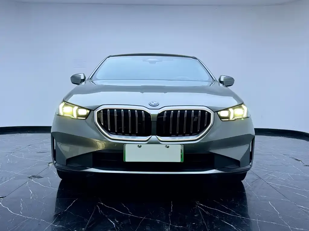 BMW i5 — фото 2