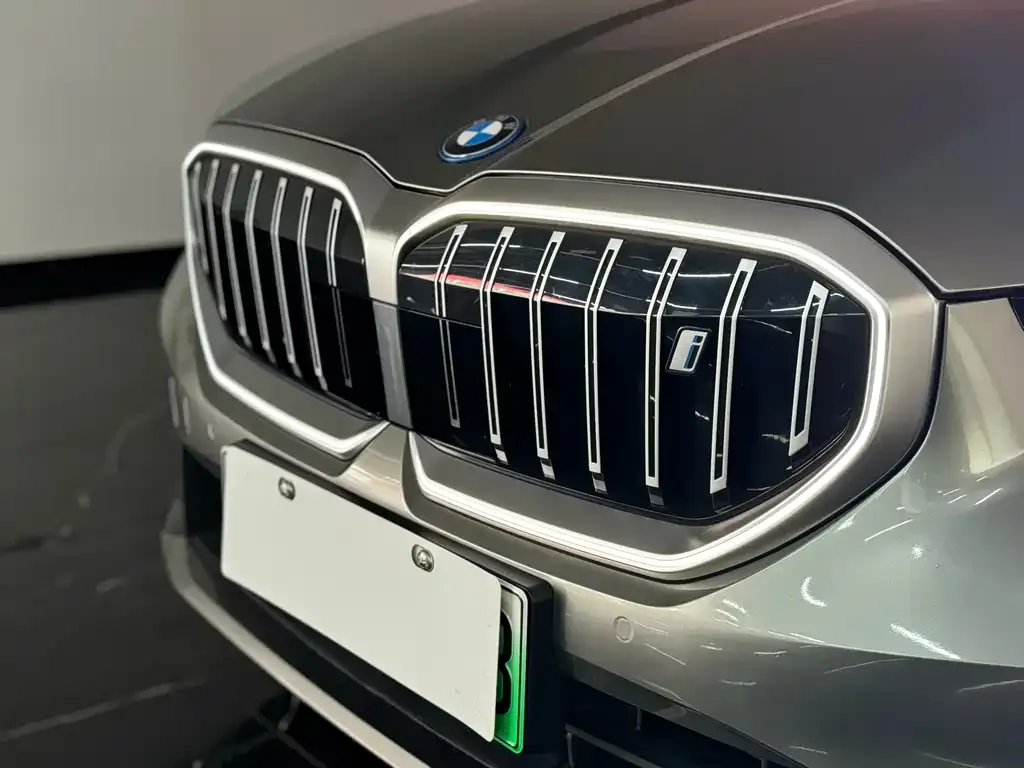 BMW i5 — фото 8