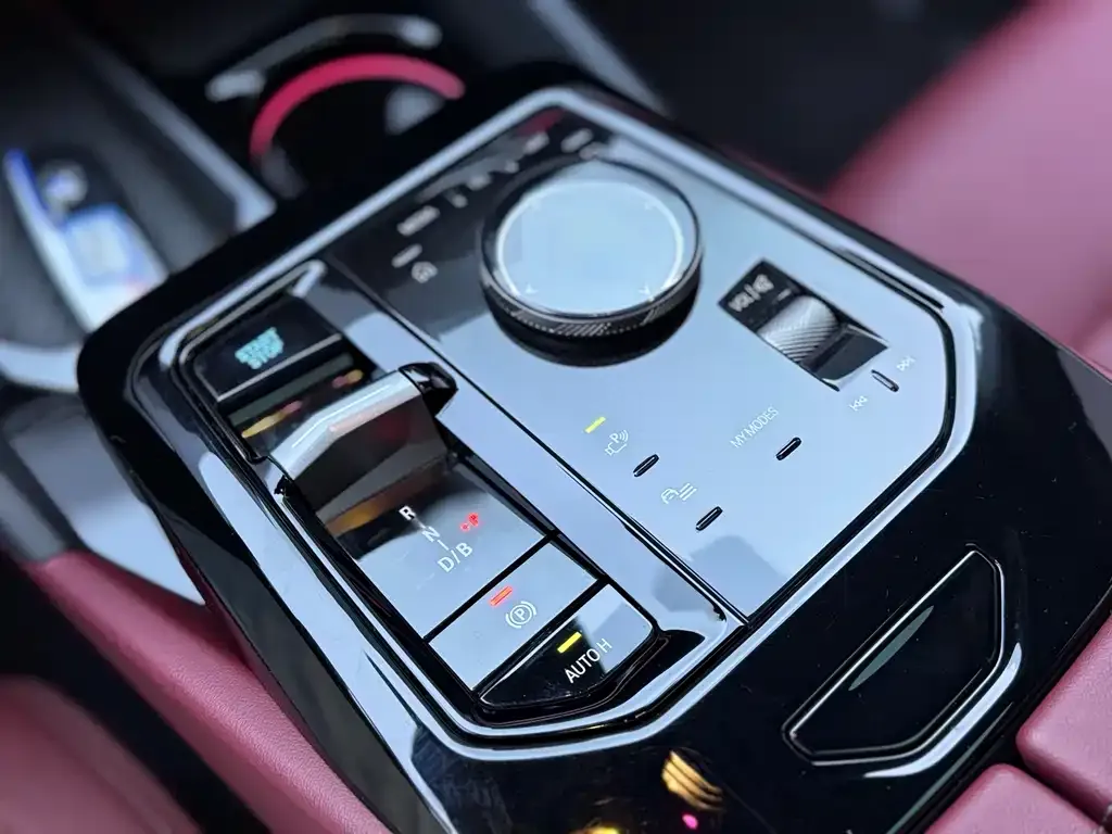 BMW i5 — фото 10