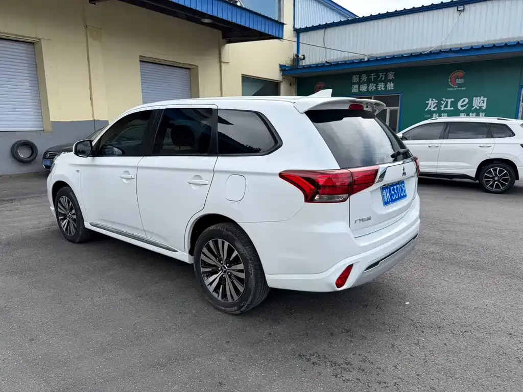 Mitsubishi Outlander — фото 2