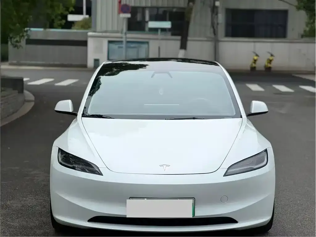 Tesla Model 3 — фото 3