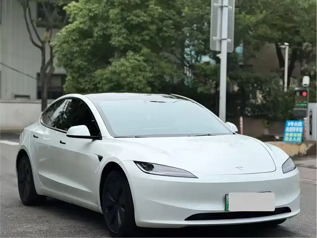 Tesla Model 3 — фото 4