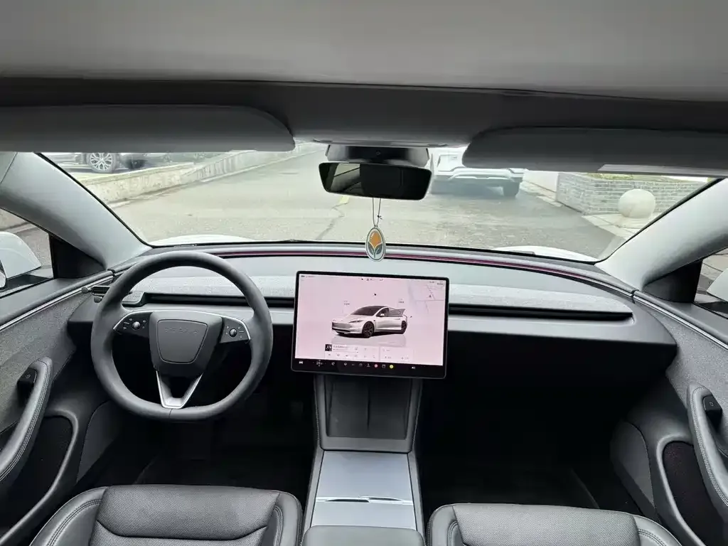 Tesla Model 3 — фото 8