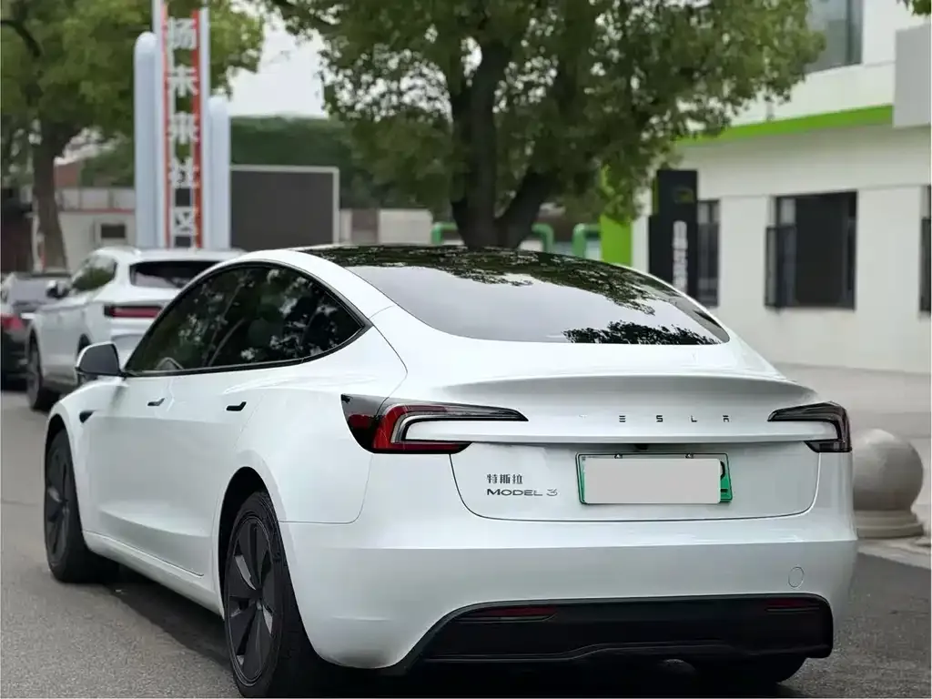 Tesla Model 3 — фото 6