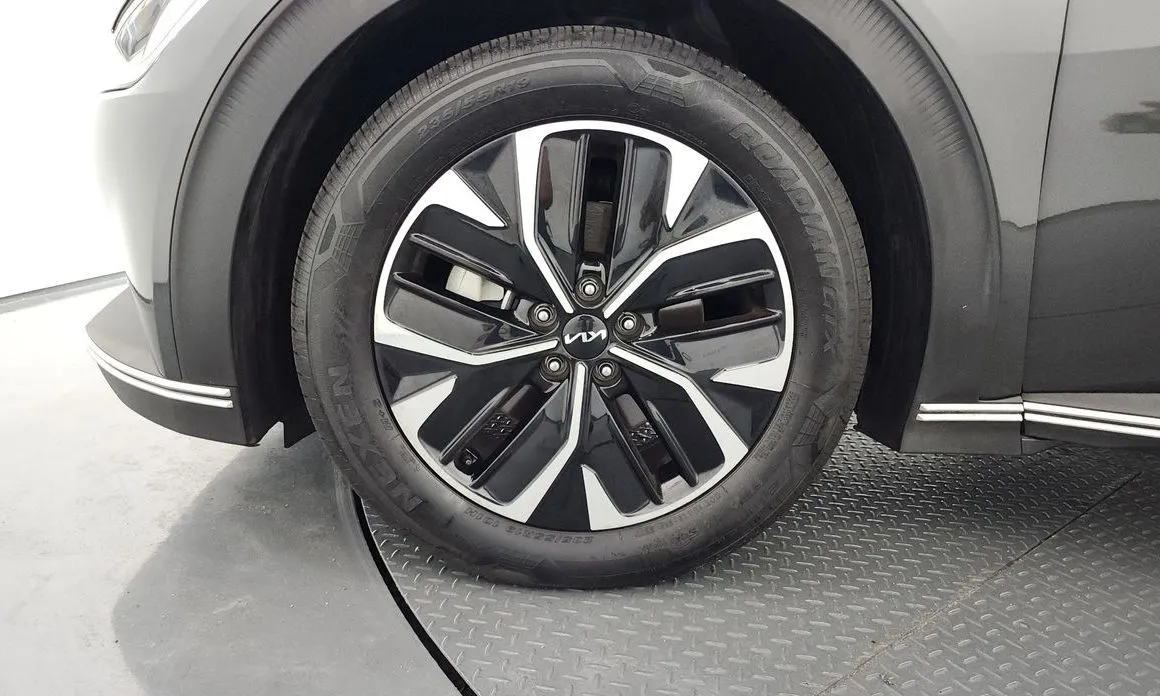 Kia EV6 — фото 8