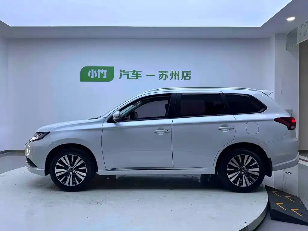Mitsubishi Outlander — фото 4