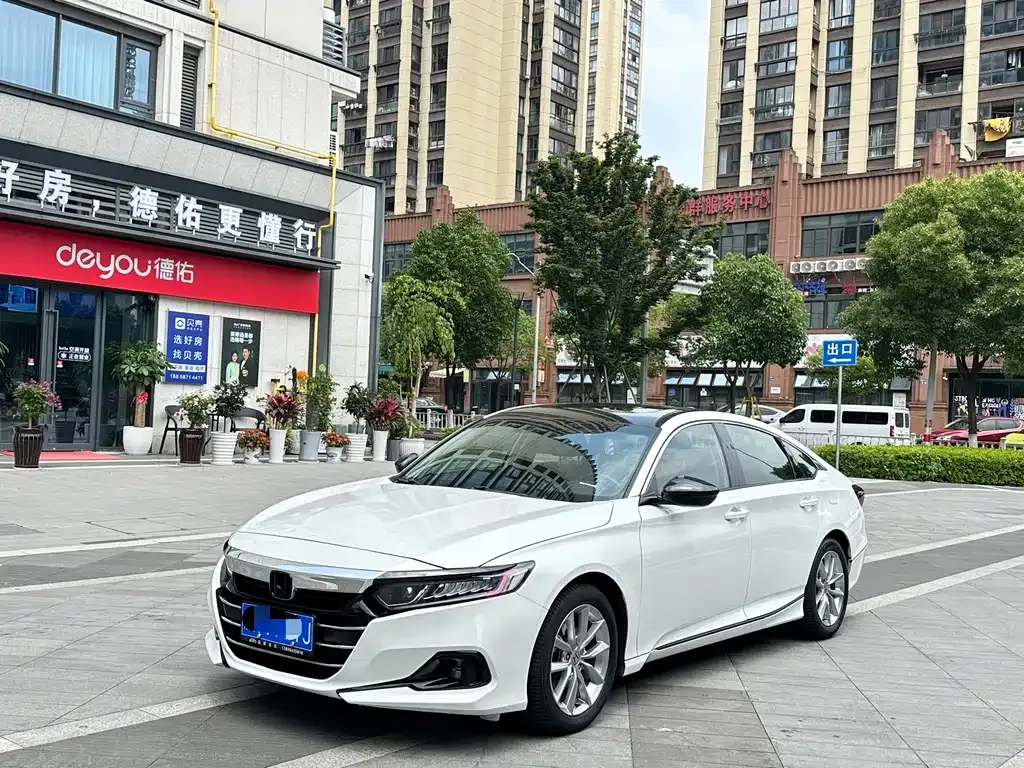 Honda Accord — фото 1