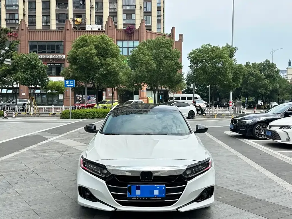 Honda Accord — фото 9