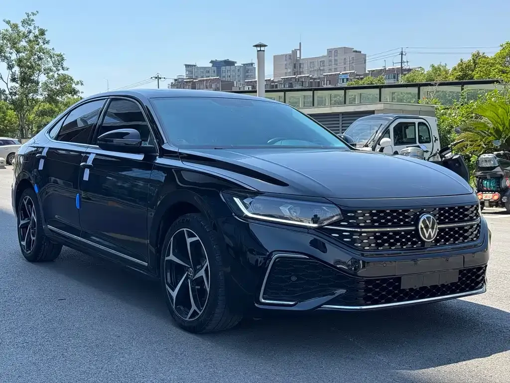 Volkswagen Passat — фото 1