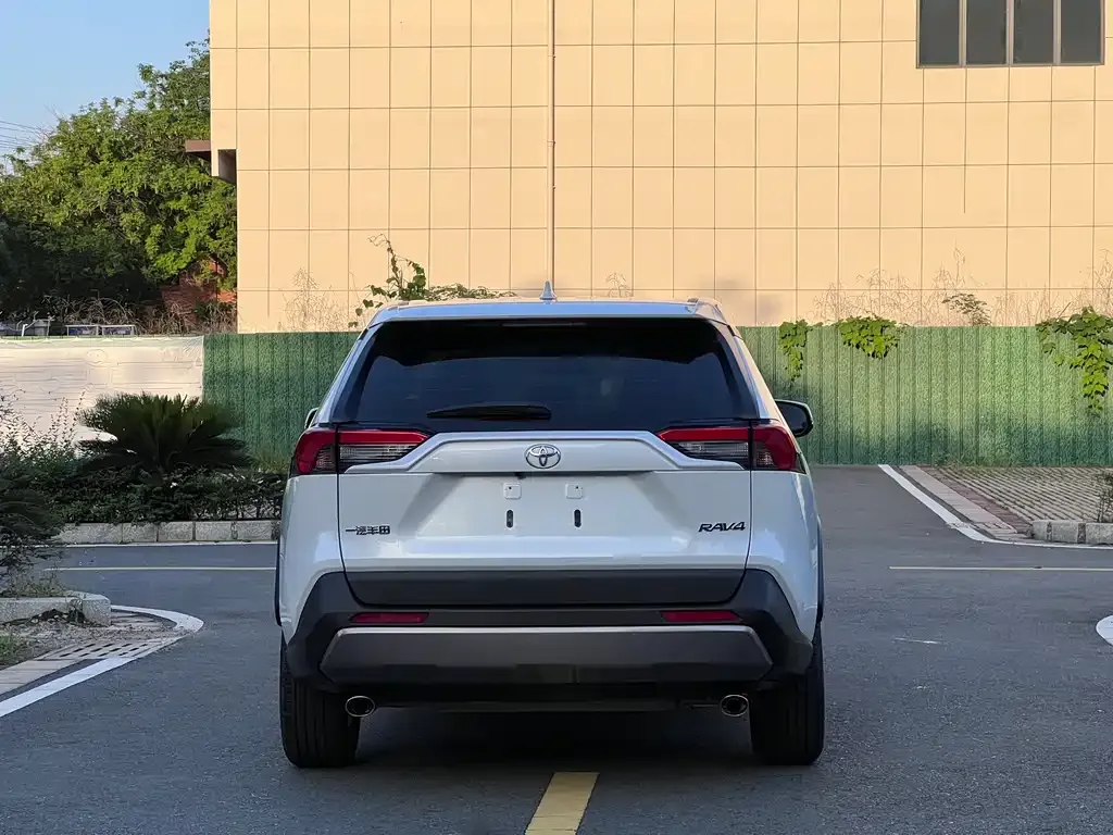 Toyota RAV4 — фото 3