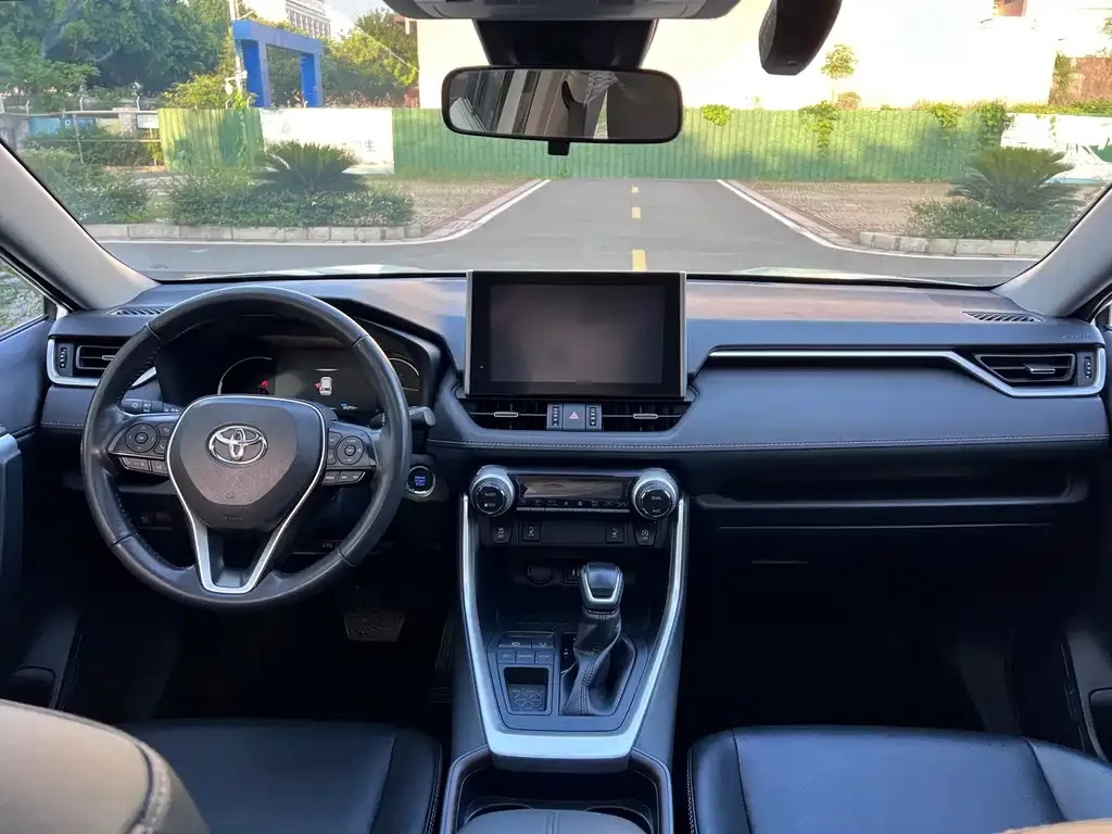 Toyota RAV4 — фото 4