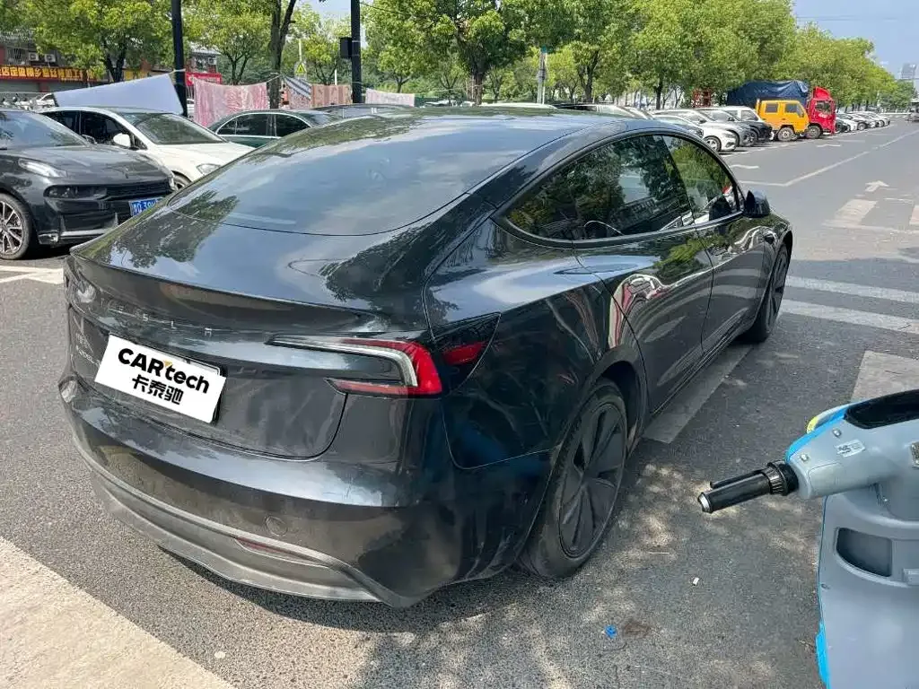 Tesla Model 3 — фото 9