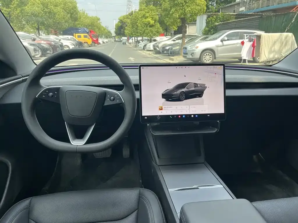 Tesla Model 3 — фото 3