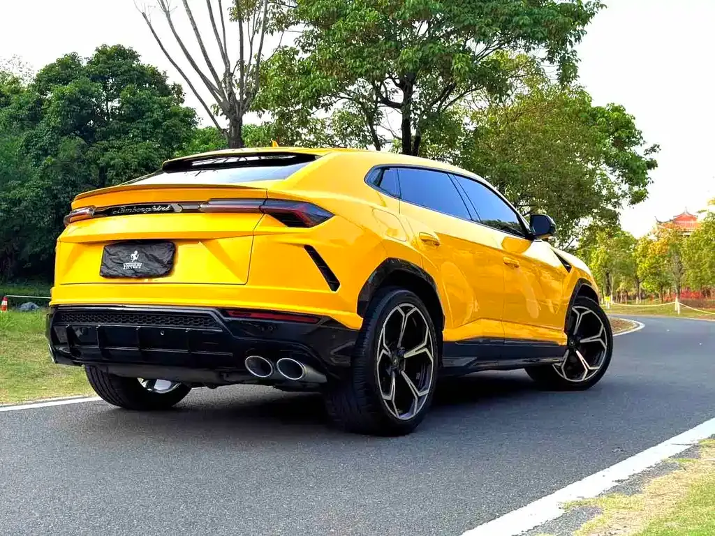 Lamborghini Urus — фото 8