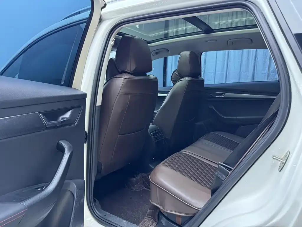 Skoda Karoq — фото 8