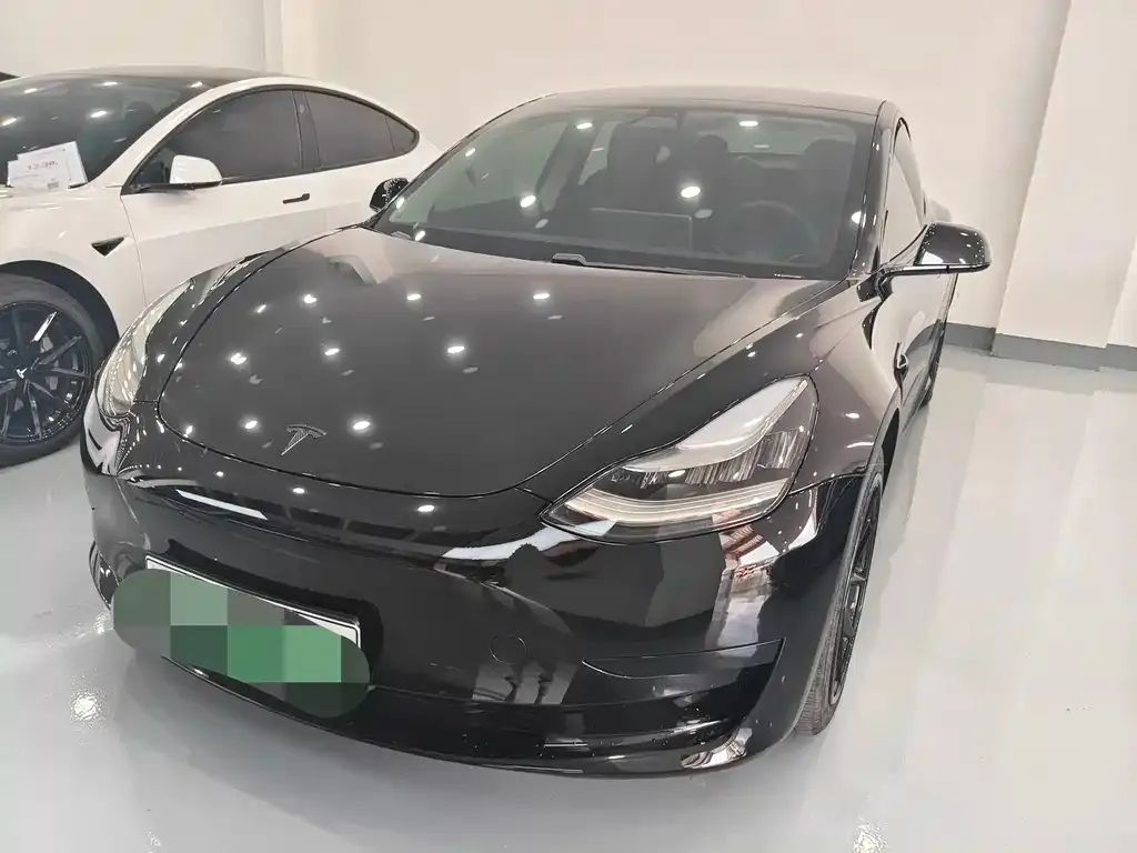 Tesla Model 3 — фото 1