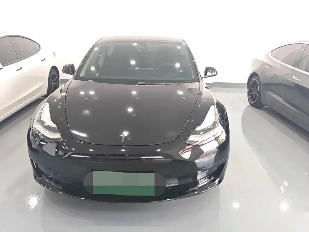 Tesla Model 3 — фото 4