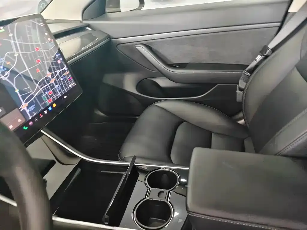 Tesla Model 3 — фото 10