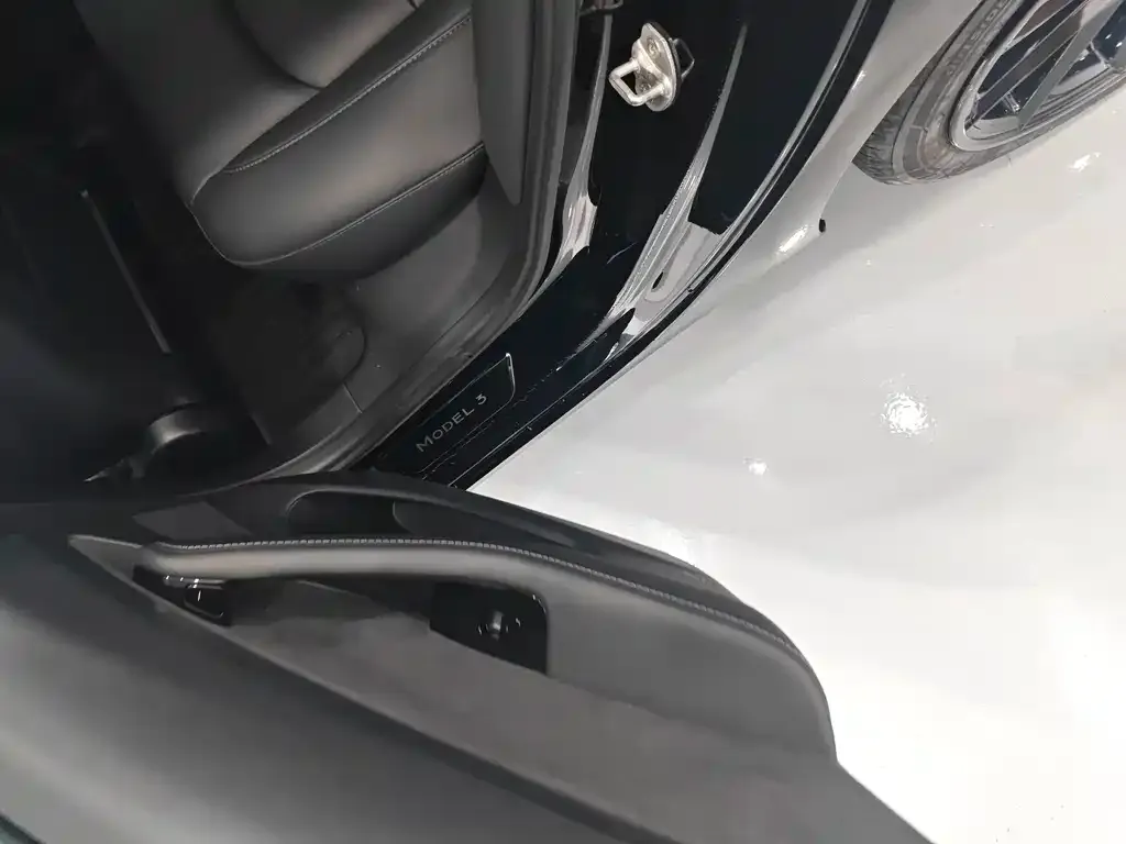 Tesla Model 3 — фото 3