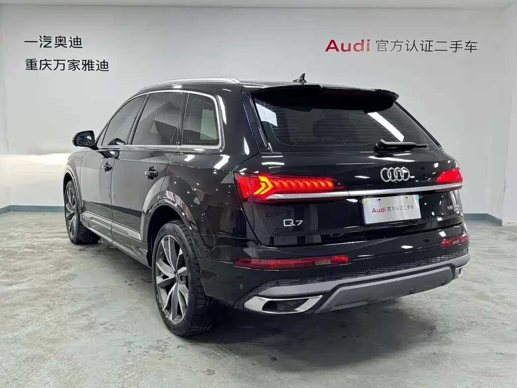 Audi Q7 — фото 8
