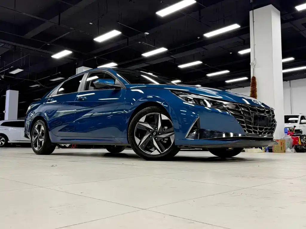 Hyundai Elantra — фото 7