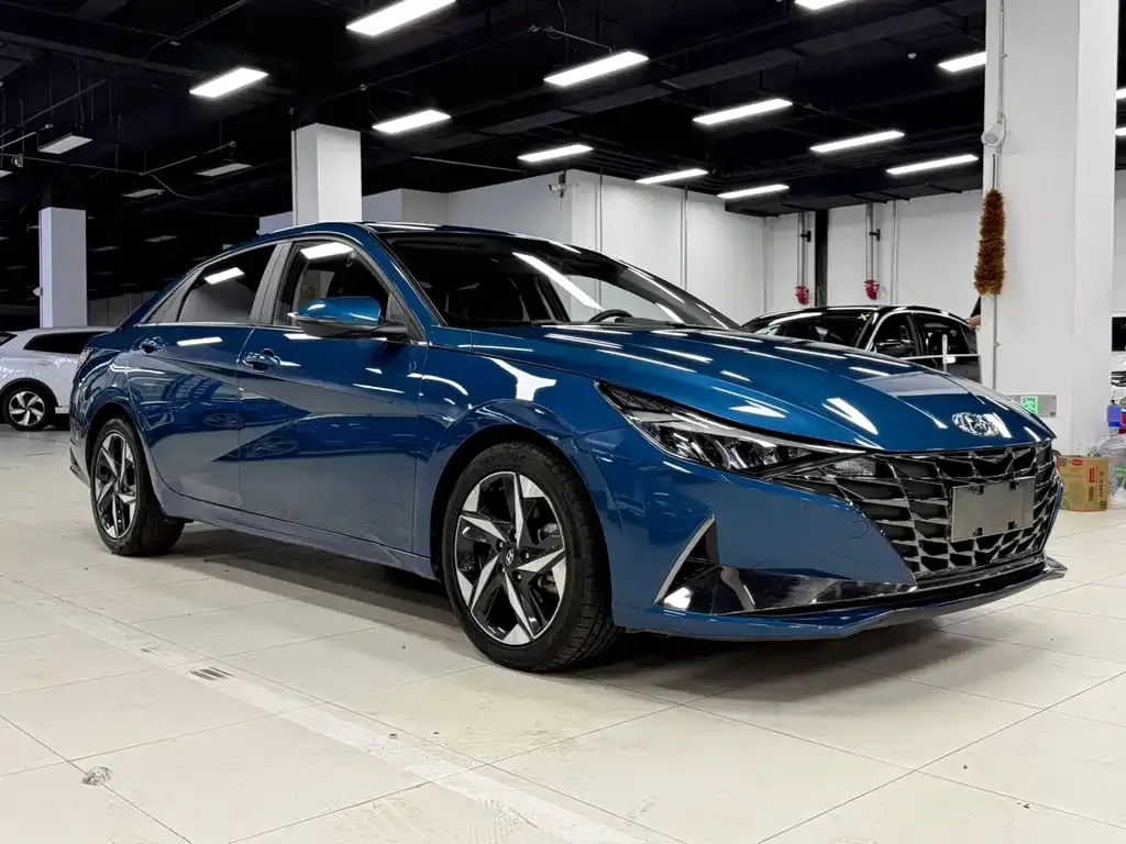 Hyundai Elantra — фото 8