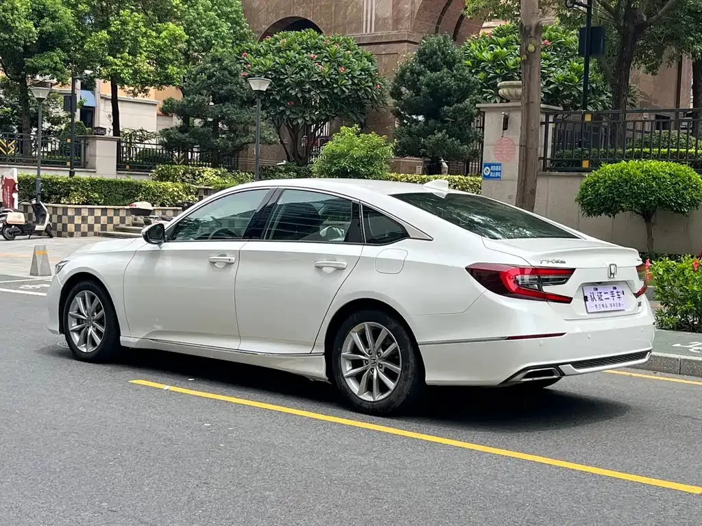 Honda Accord — фото 7