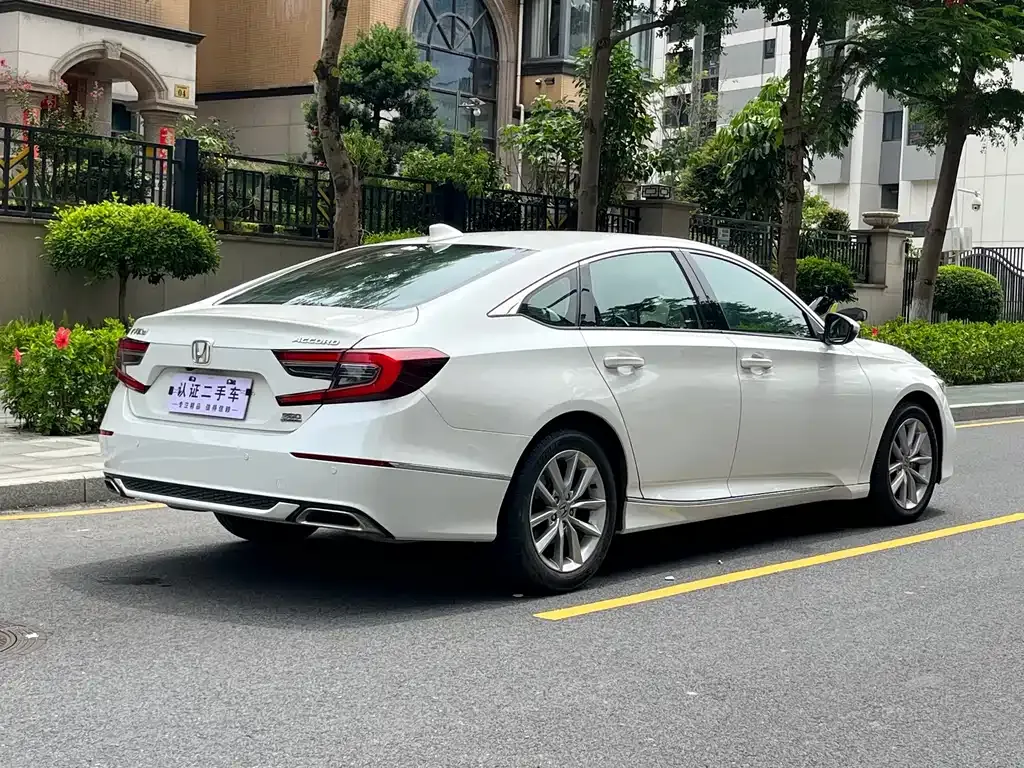 Honda Accord — фото 10