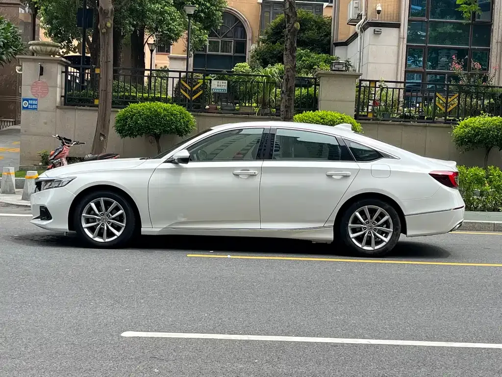 Honda Accord — фото 8