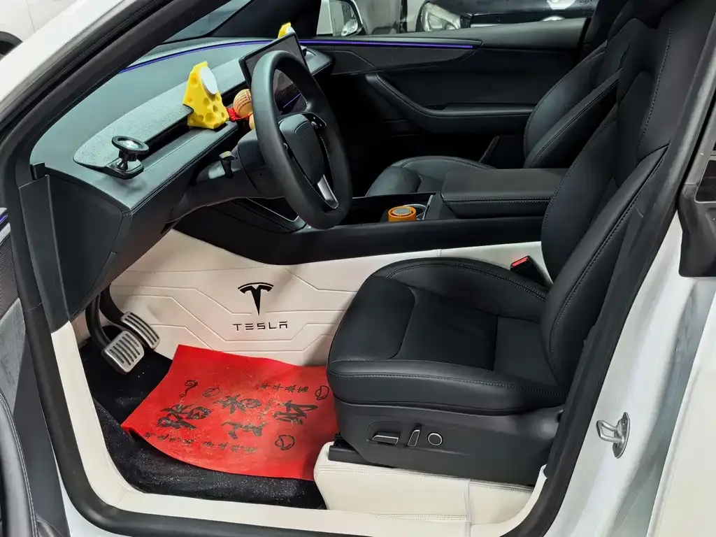 Tesla Model Y — фото 9