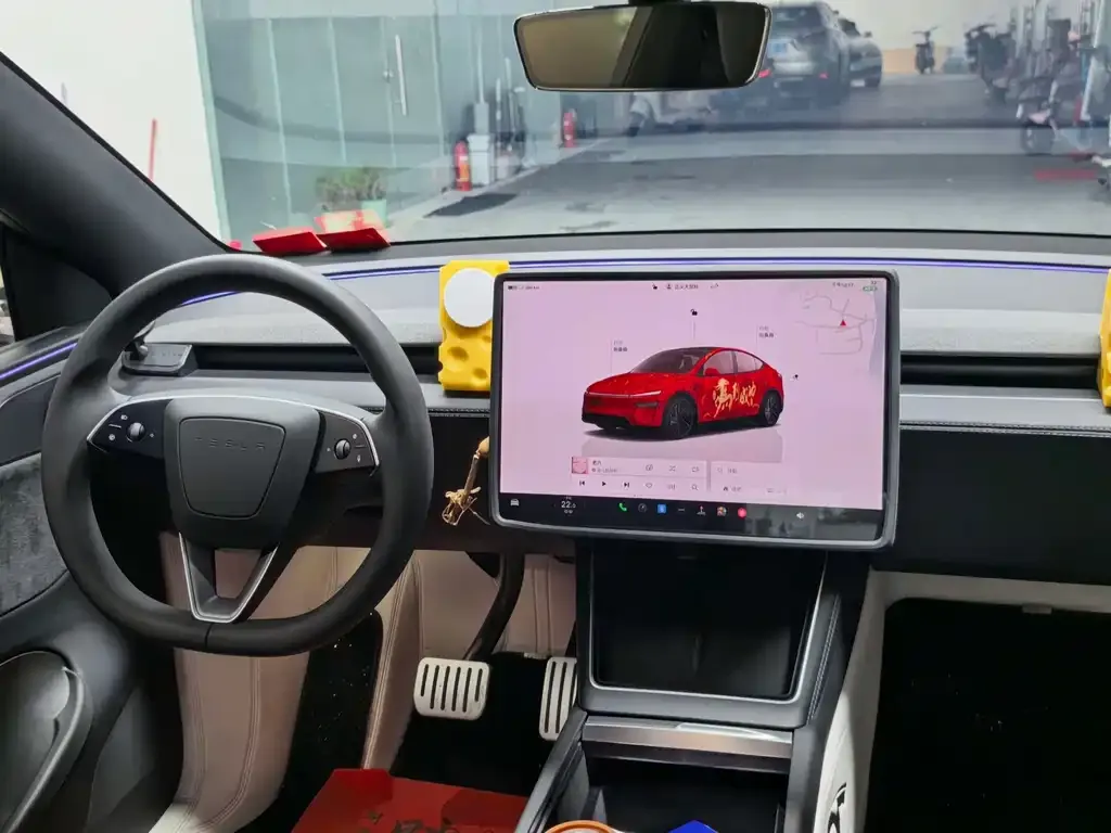 Tesla Model Y — фото 8