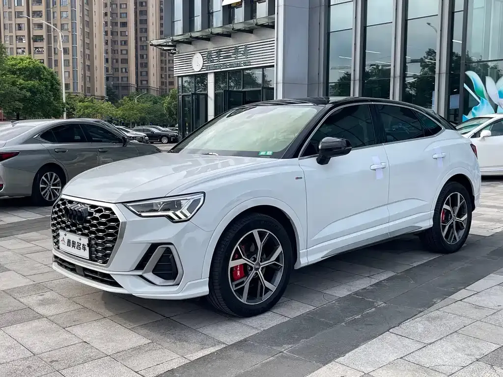 Audi Q3 Sportback — фото 1