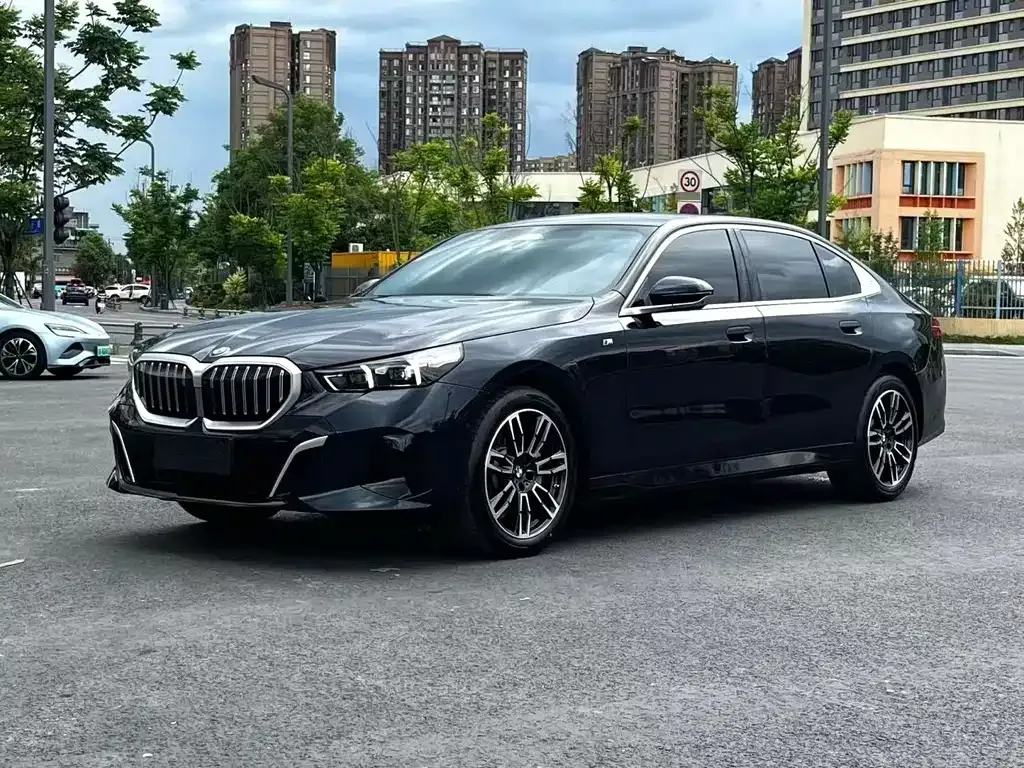 BMW 5 Series — фото 1
