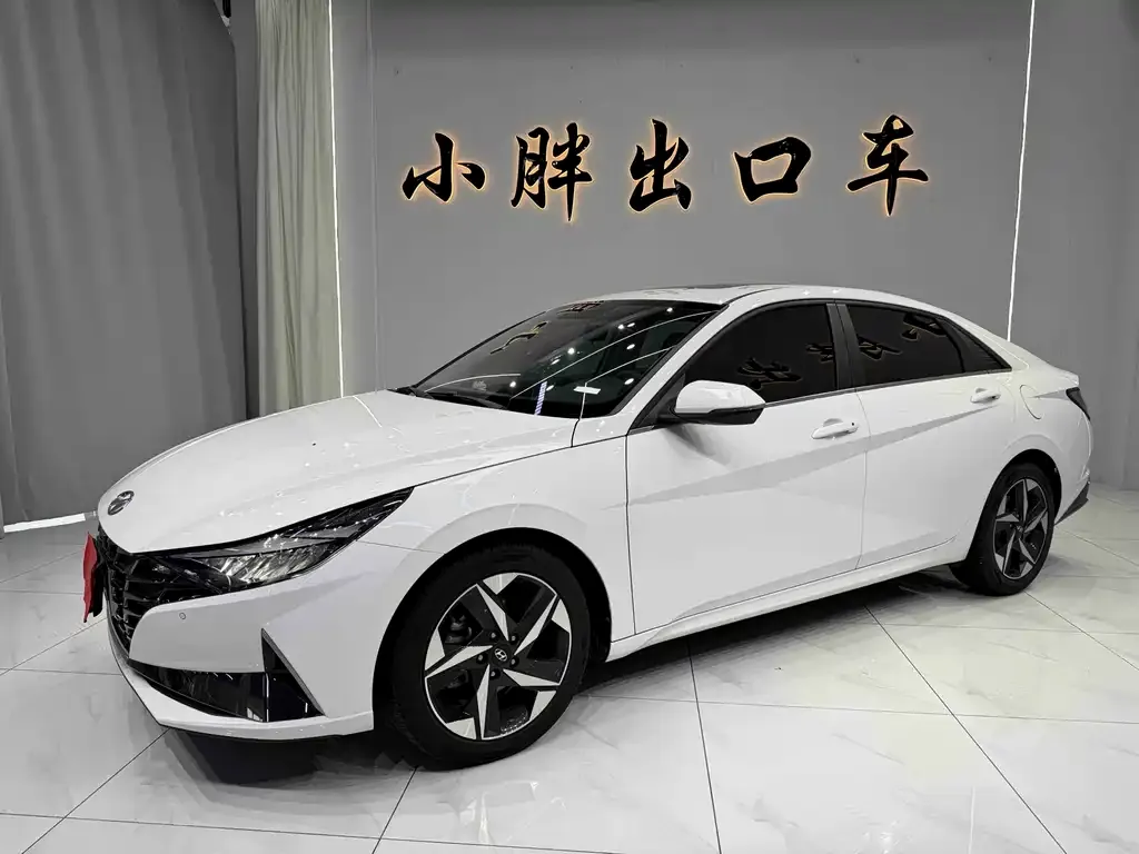 Hyundai Elantra — фото 1
