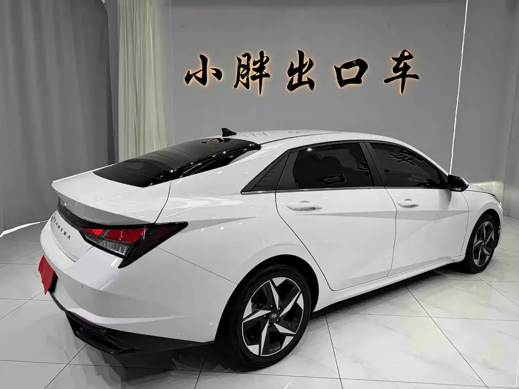 Hyundai Elantra — фото 6