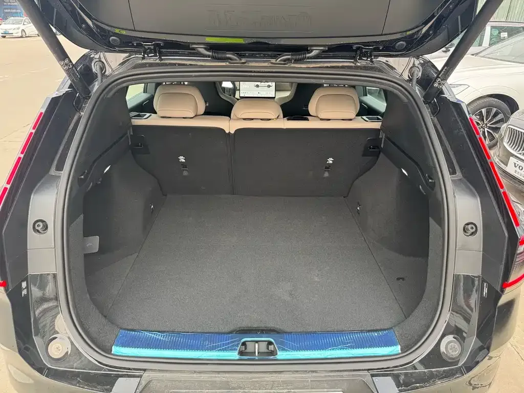 Volvo XC70 Plug-in Hybrid — фото 6