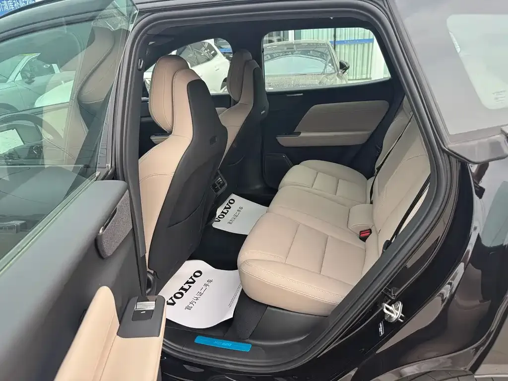 Volvo XC70 Plug-in Hybrid — фото 7