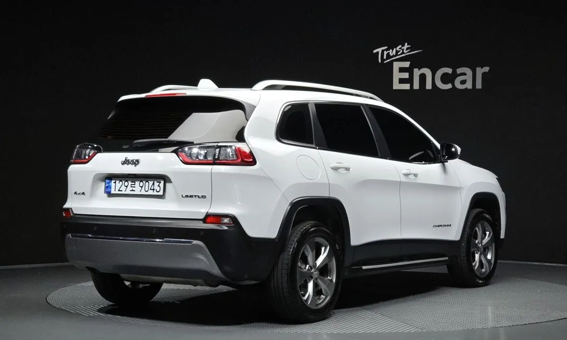 Jeep Cherokee — фото 9