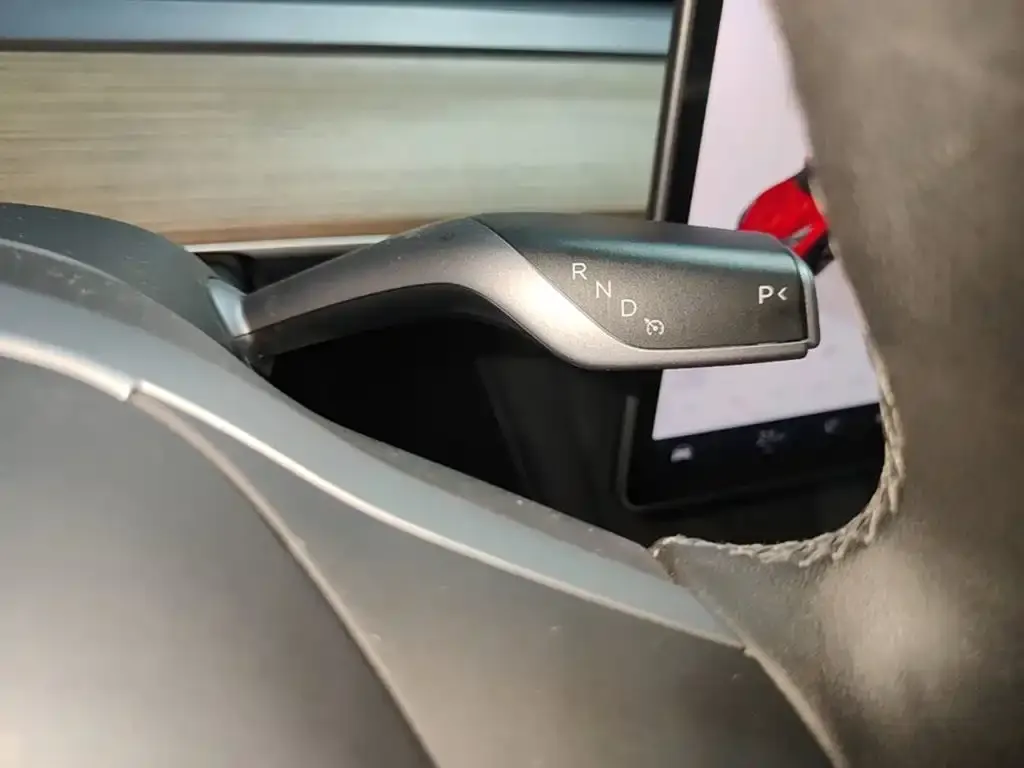 Tesla Model 3 — фото 5
