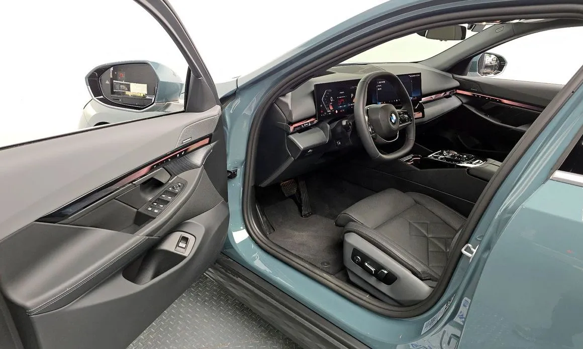 BMW 5-Series 2025 из KR, фото 7