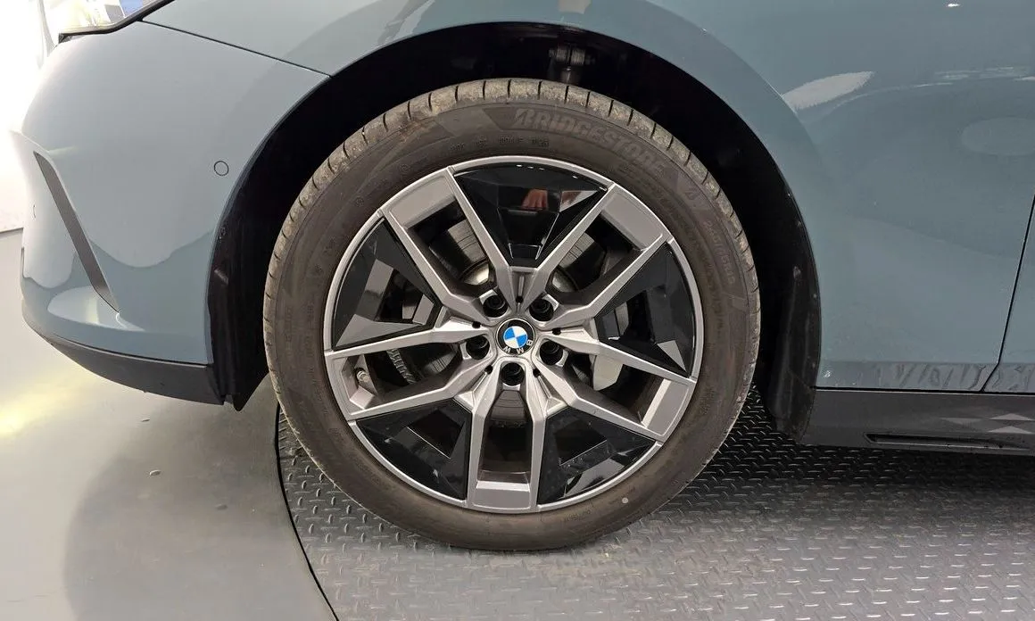 BMW 5-Series 2025 из KR, фото 8