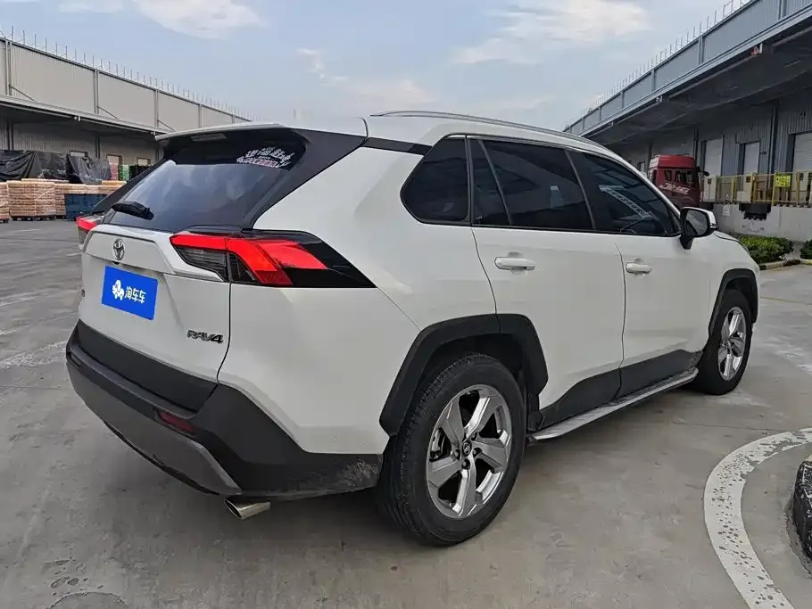 Toyota RAV4 — фото 10