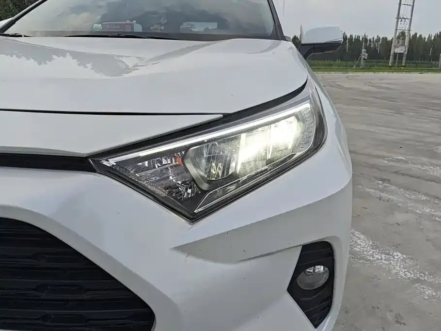 Toyota RAV4 — фото 3