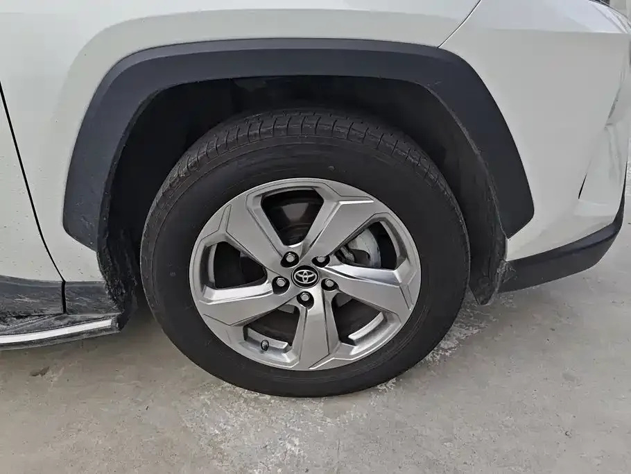 Toyota RAV4 — фото 4
