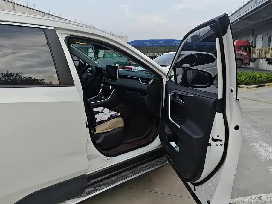 Toyota RAV4 — фото 2
