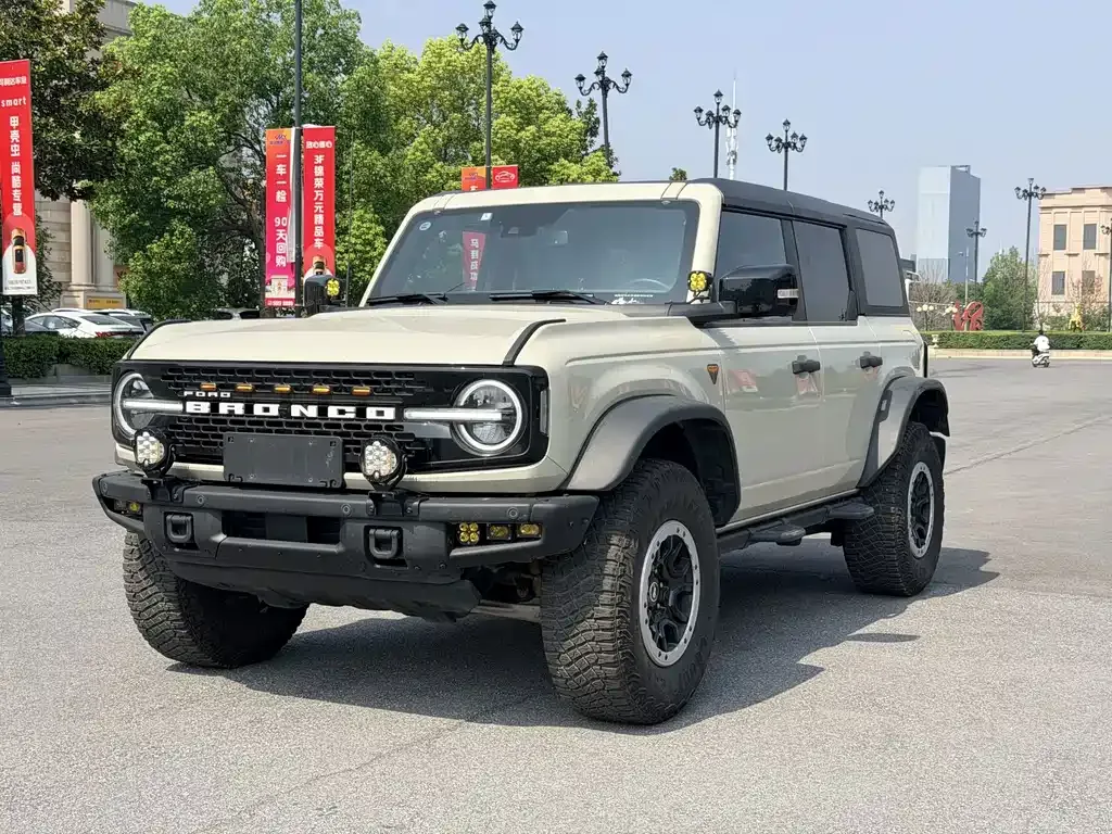 Ford Bronco — фото 1