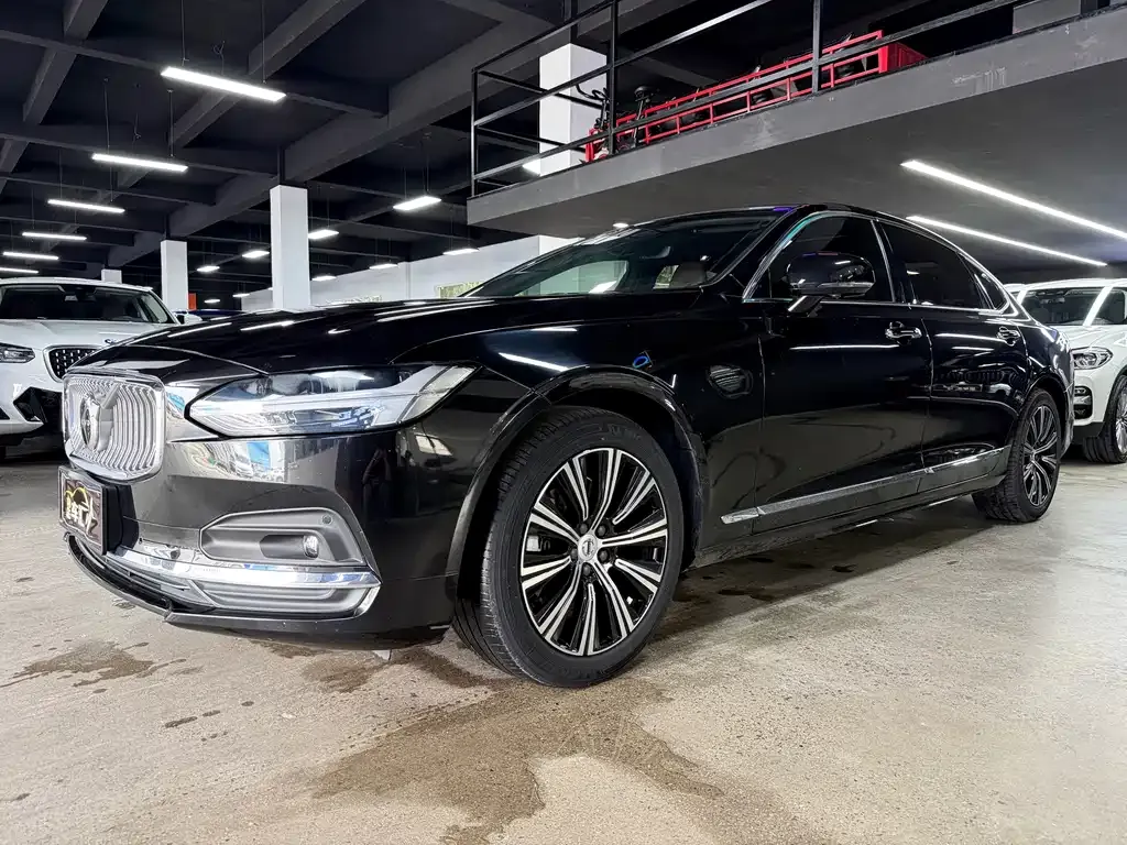 Volvo S90 — фото 1