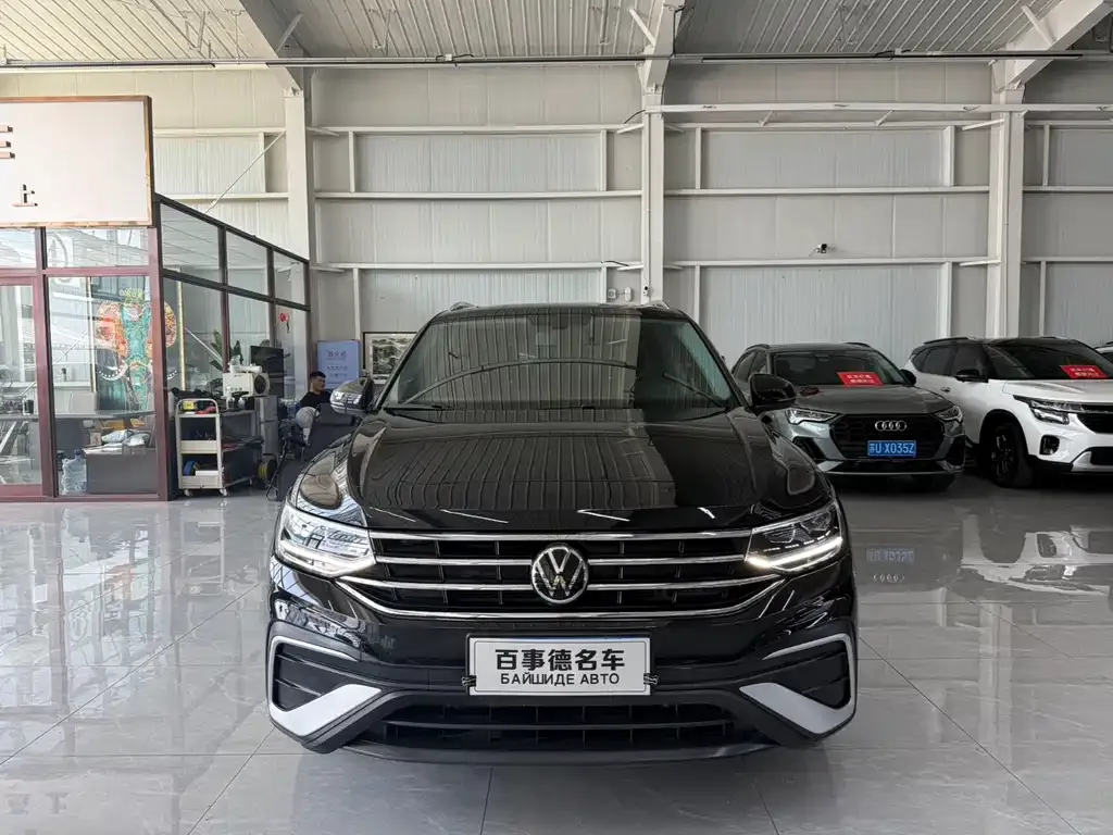 Volkswagen Tiguan L — фото 7
